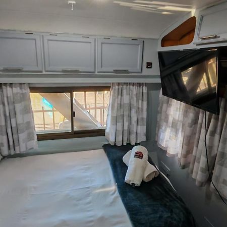 Maggie May House Boat - Colchester - 5Km From Elephant Park Exteriör bild