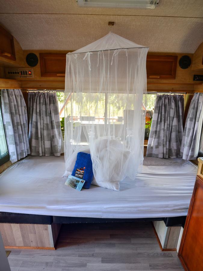 Maggie May House Boat - Colchester - 5Km From Elephant Park Exteriör bild
